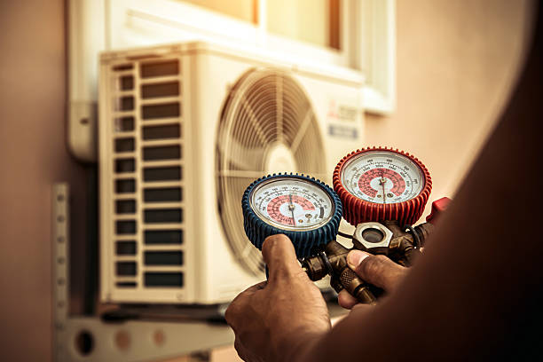 Professional Hvac technician working in Warren, IL